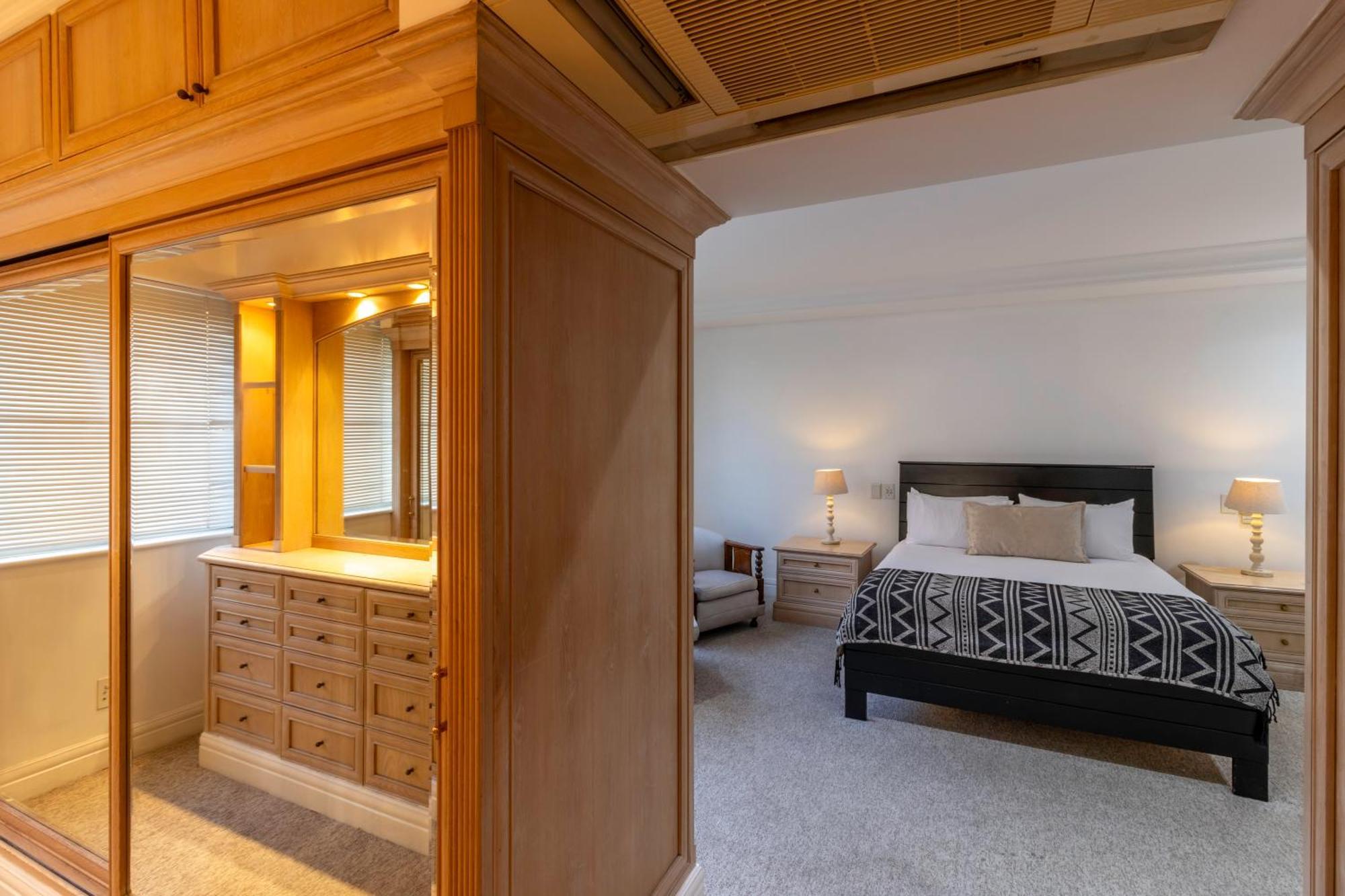 Beachfront Seaview Apartment *
